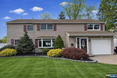 7 Stuart St, Waldwick, NJ, 07463-2418 | Card Image