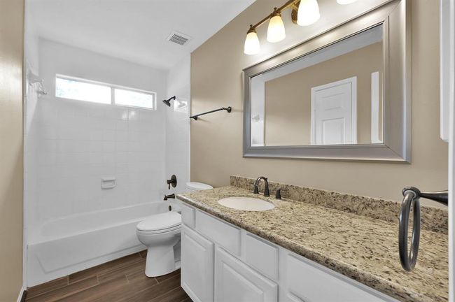 SECOND FULL BATH UPSTAIRS | Image 30