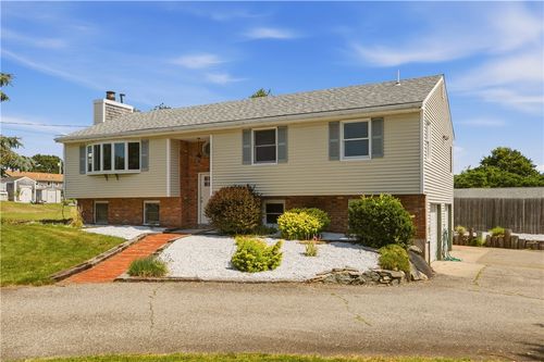 49 Dexter St, Portsmouth, RI, 02871-2607 | Card Image