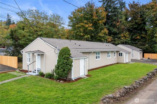 221 Elm St, Bremerton, WA, 98310-2091 | Card Image