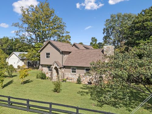 701 Hafner Rd, Charlotte, TN, 37036-6215 | Card Image