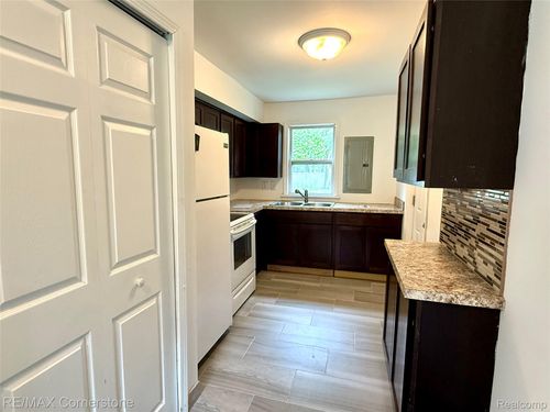 35209 Sheridan Avenue, Westland, MI, 48185 | Card Image