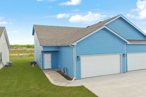 2717 Amelia Ln, Salina, KS, 67401-8547 | Card Image