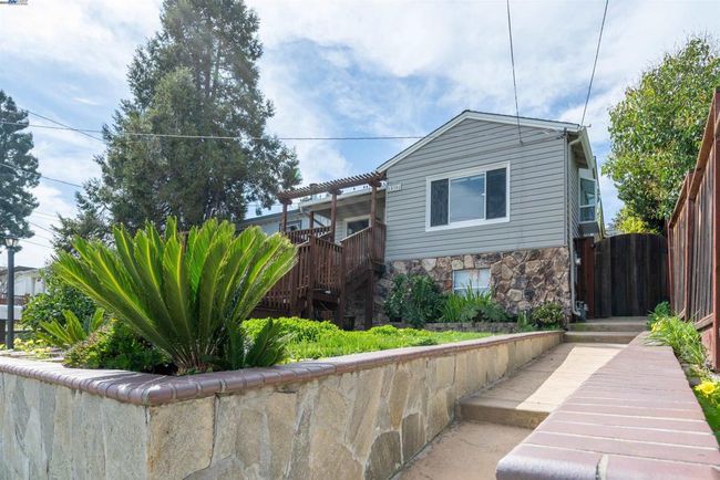 18355 Carlton Ave, House other with 2 bedrooms, 1 bathrooms and null parking in Castro Valley CA | Image 11