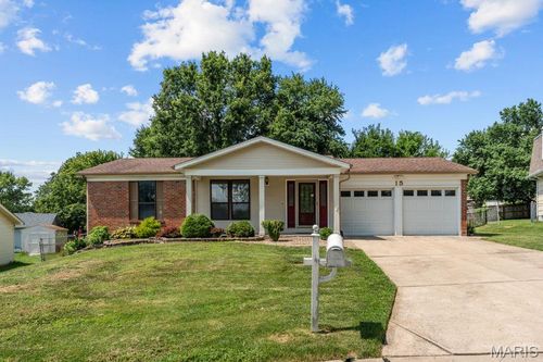 15 Jenny Lind Drive, St Peters, MO, 63376 | Card Image