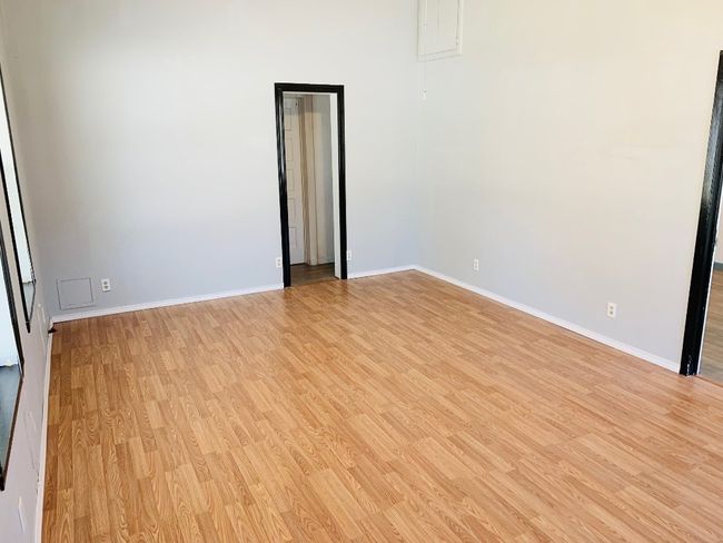 A - 106 N Oak Ave, House other with 3 bedrooms, 2 bathrooms and 2 parking in Luling TX | Image 6