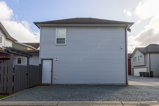 19222 70 Avenue, House other with 6 bedrooms, 4 bathrooms and 4 parking in Surrey BC | Image 2