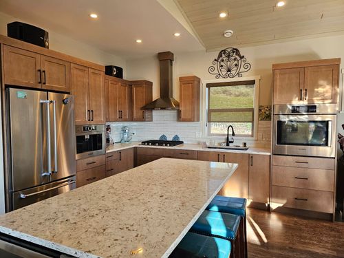 659 Gibsons Way, Gibsons, BC, V0N1V9 | Card Image