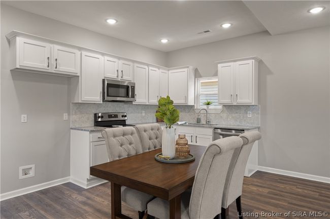 237 Graham St, Home with 3 bedrooms, 2 bathrooms and null parking in Jeffersonville IN | Image 9