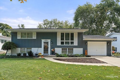 1905 Forrest Blvd, St. Charles, IL, 60174-4520 | Card Image
