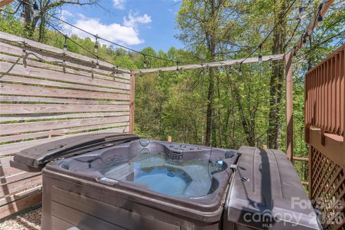 860 Creekside Dr, Maggie Valley, NC, 28751-7715 | Card Image