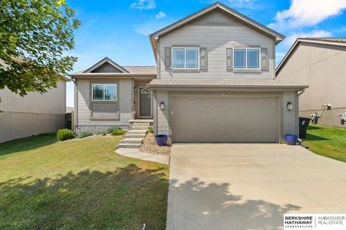9158 Black St, Omaha, NE, 68122-1823 | Card Image