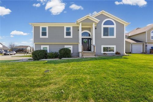 715 Madison Creek Ct, Raymore, MO, 64083-8581 | Card Image