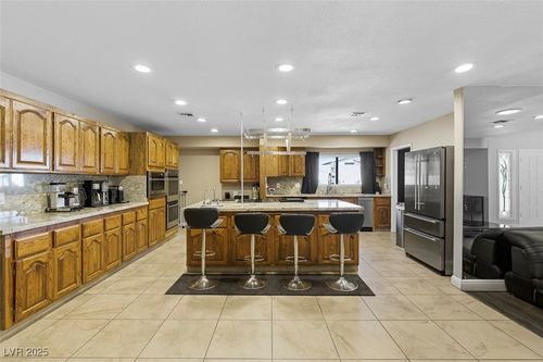 1870 E Viking Rd, Las Vegas, NV, 89169-3353 | Card Image