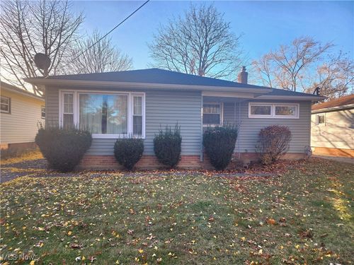 6574 Mandalay Dr, Parma Heights, OH, 44130-3801 | Card Image