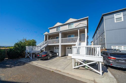 7871 Jacqueline Way, White City, OR, 97503-1761 | Card Image