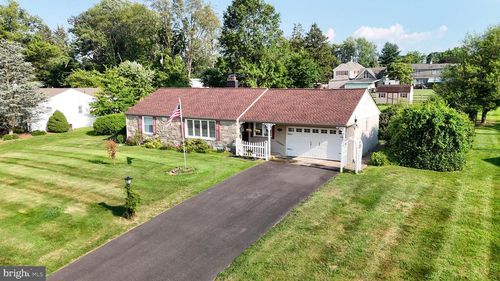 86 Valley Dr, Southampton, PA, 18966-1347 | Card Image