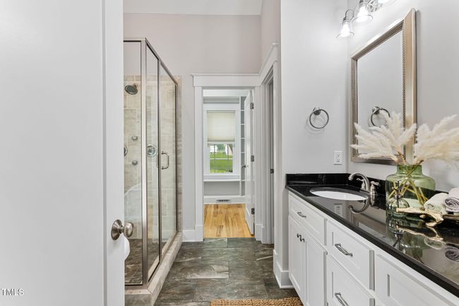 Primary bath | Image 32