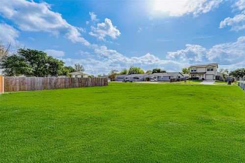12 Becca Ct, Brookshire, TX, 77423-8702 | Card Image