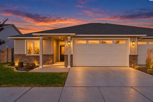 2585 Sunray Ave, Richland, WA, 99352-8018 | Card Image
