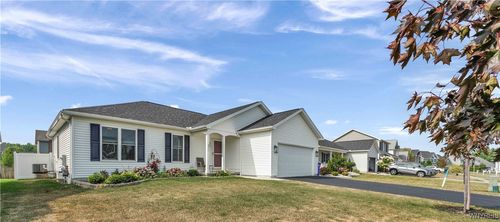 2377 Burbank Dr, Lake View, NY, 14085-9471 | Card Image