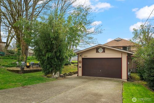 2007 E 15th St, Bremerton, WA, 98310-4409 | Card Image