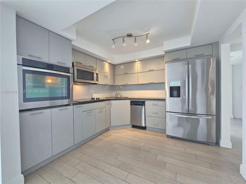 5h-16546 Ne 26th Ave, North Miami Beach, FL, 33160-4060 | Card Image