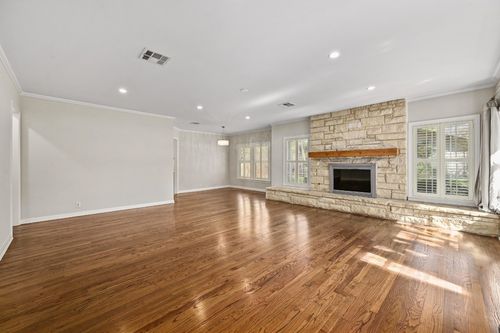 2500 Winsted Ln, Austin, TX, 78703-1732 | Card Image