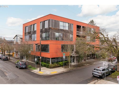 302-2373 Se 44th Ave, Portland, OR, 97215-3759 | Card Image