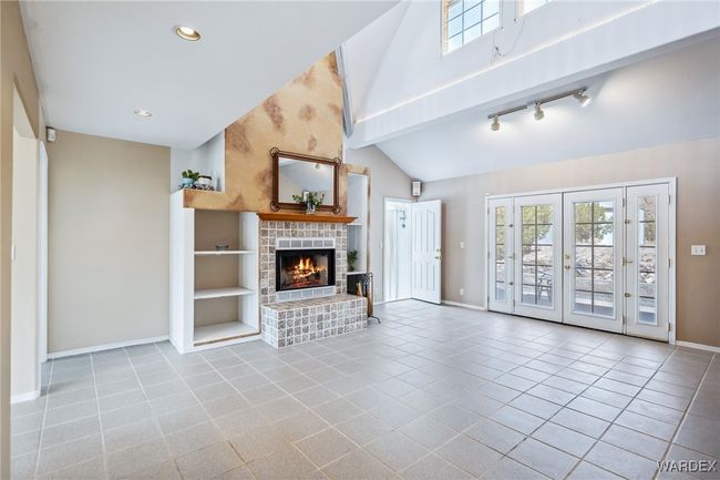 Living Room | Image 33