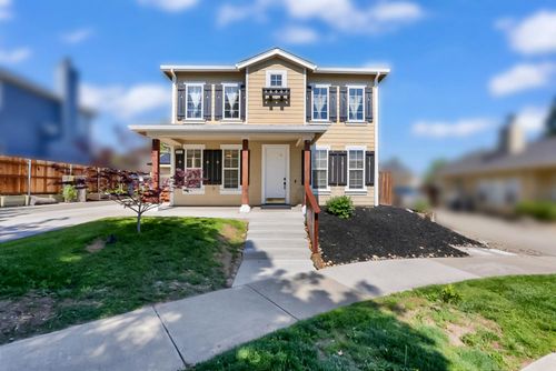 323 Nutcrest Court, Oakdale, CA, 95361 | Card Image