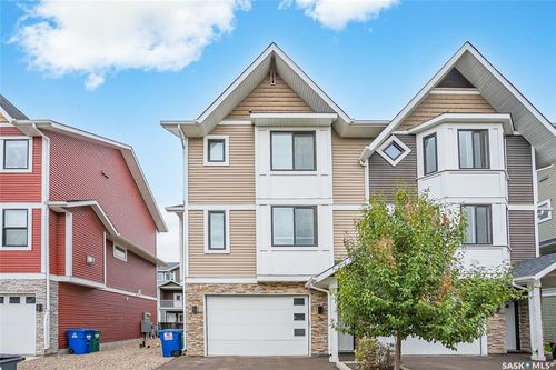 212-3220 11th Street W, Saskatoon, SK, S7M5M4 | Card Image