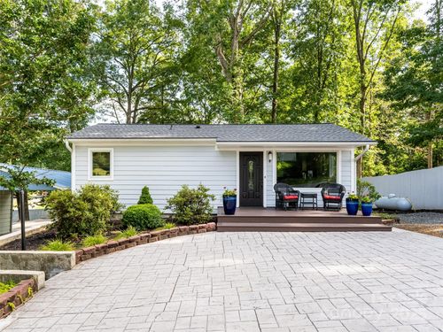 10 Freno Dr, Asheville, NC, 28803-9679 | Card Image