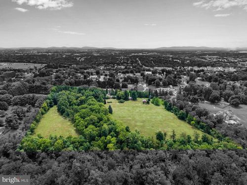 18 Conifer Ln, MECHANICSBURG, PA, 17050-1677 | Card Image