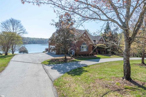 102 E Peninsula Dr, Laurens, SC, 29360-6648 | Card Image