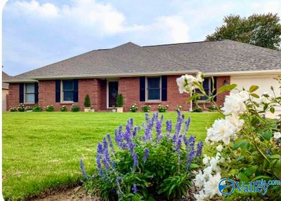 2303 Cumberland Place Sw, House other with 3 bedrooms, 2 bathrooms and null parking in Decatur AL | Image 1