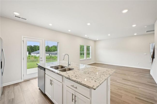2761 Aralynn Way, House other with 3 bedrooms, 3 bathrooms and 2 parking in College Park GA | Image 13