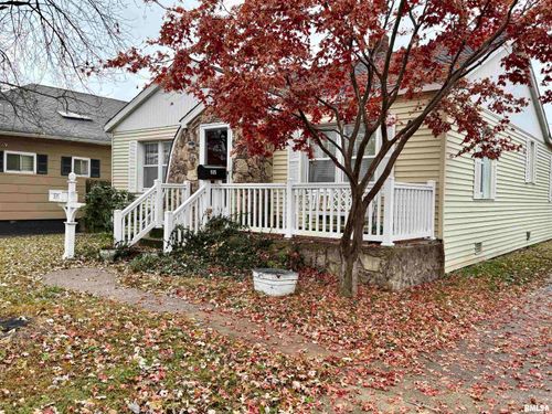 935 E Mccord St, Centralia, IL, 62801-3351 | Card Image