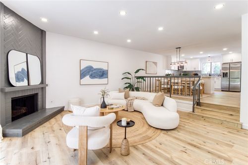 unit-293-21900 Marylee St, Woodland Hills, CA, 91367-4827 | Card Image