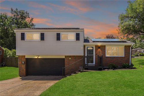 202 Fiesta Dr, Pittsburgh, PA, 15239-2416 | Card Image