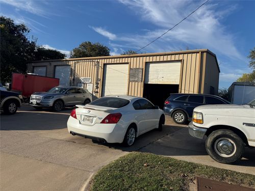 305 N Grants Ln, White Settlement, TX, 76108-1912 | Card Image