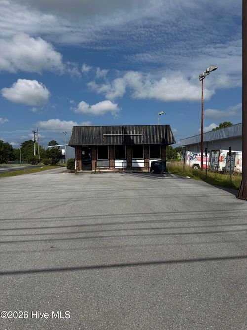 105 Western Boulevard, Jacksonville, NC, 28546 | Card Image