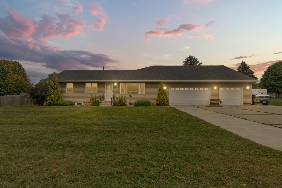 Glynview Trl, Faribault, MN 55021