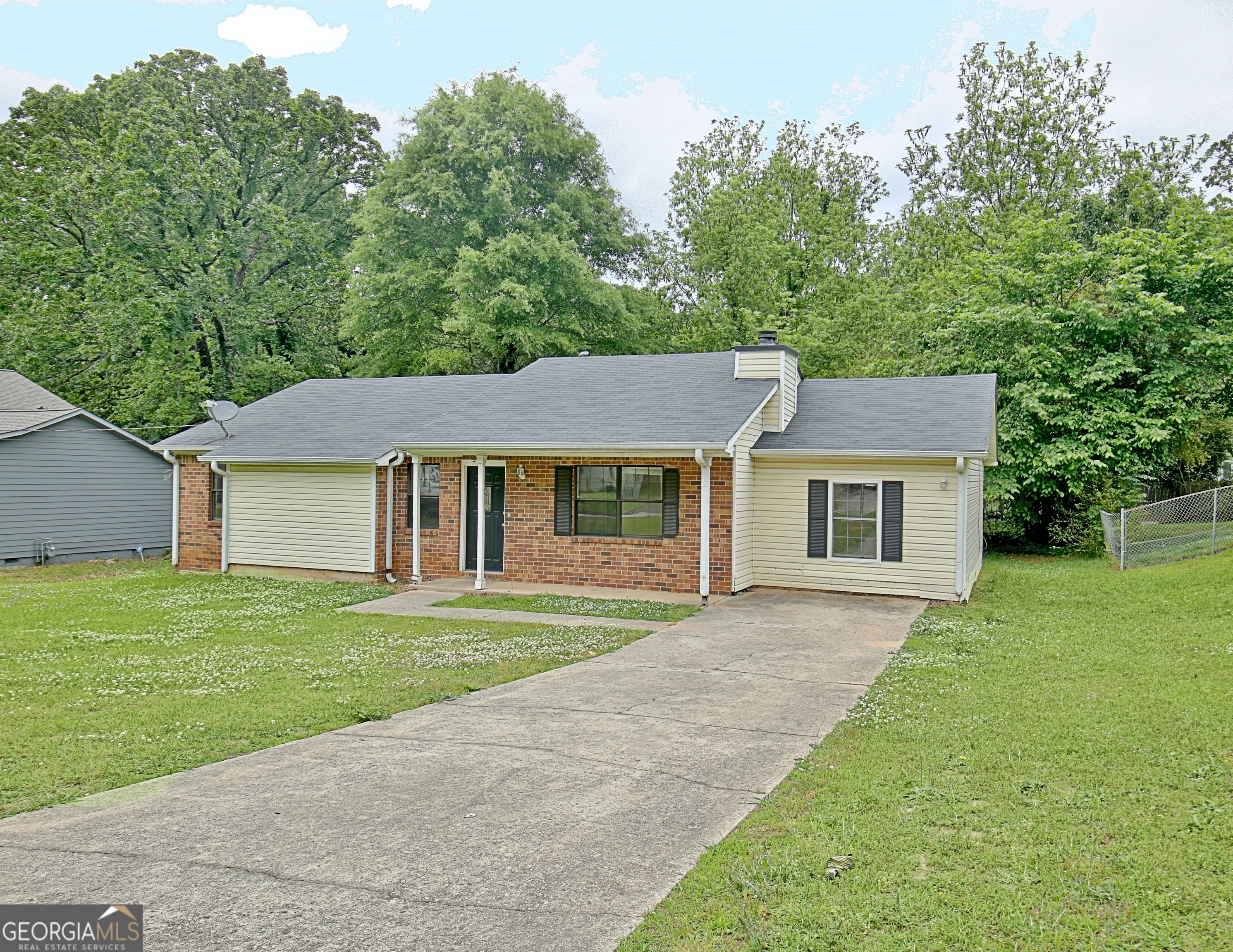 Oak Trace Ct, Jonesboro, GA 30238