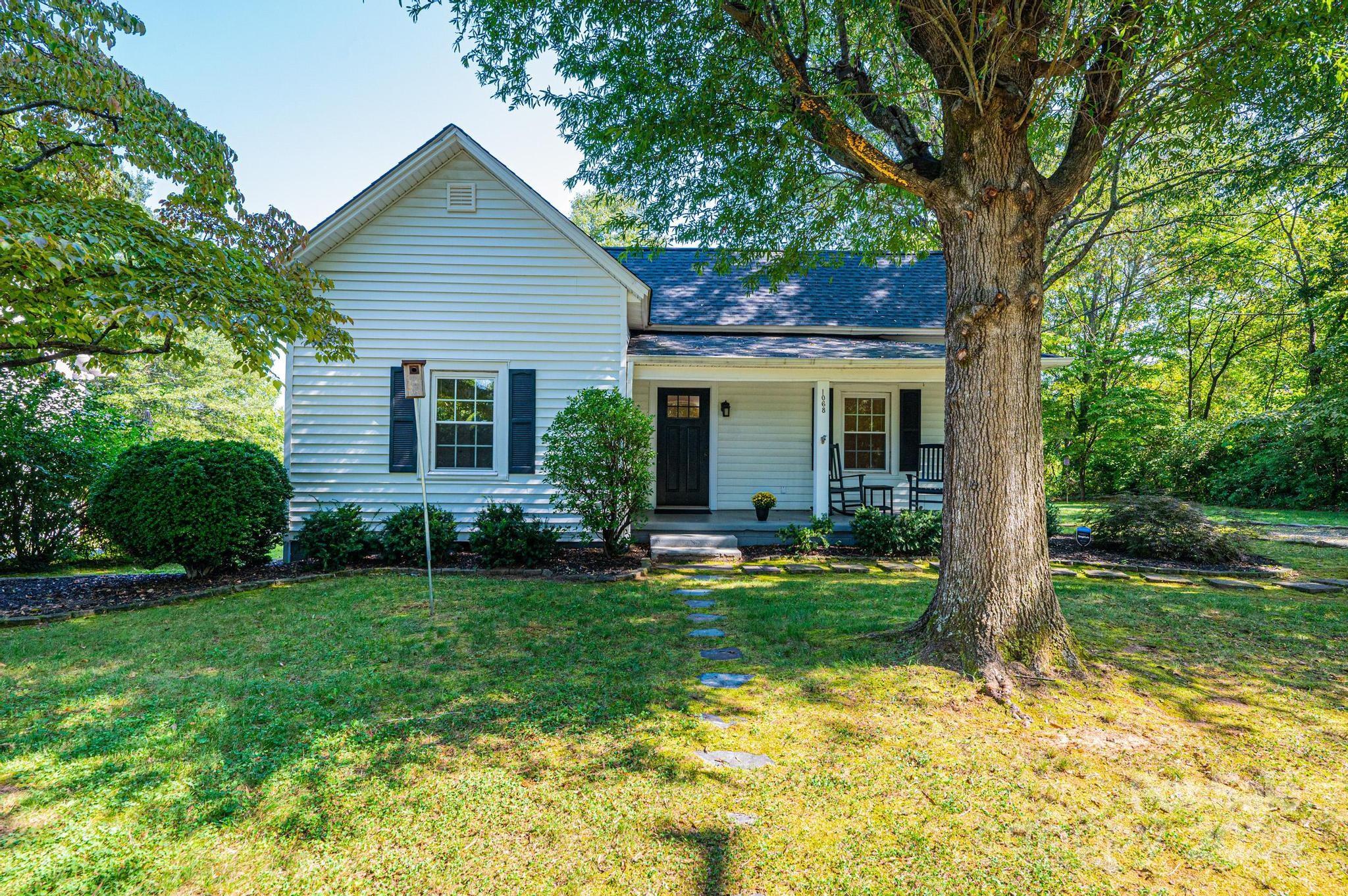 6th Avenue Dr, Hickory, NC 28601