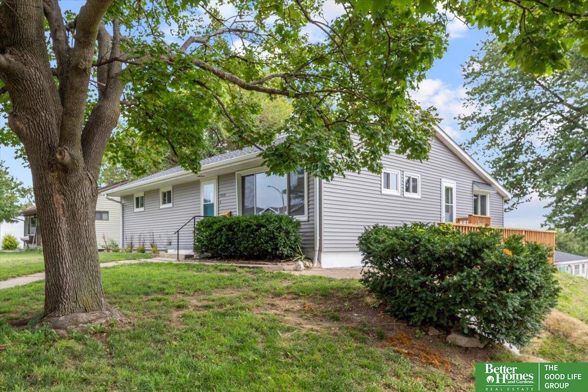 38th St, Omaha, NE 68105