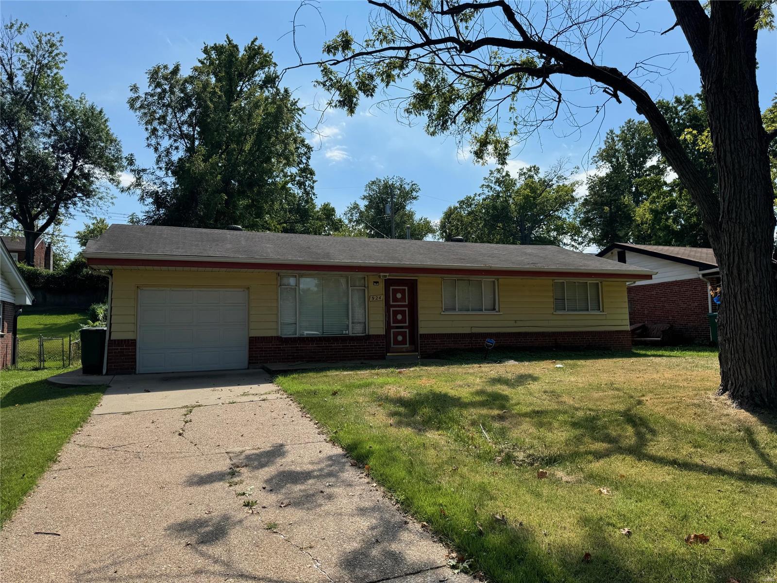 Marias Dr, Saint Louis, MO 63137