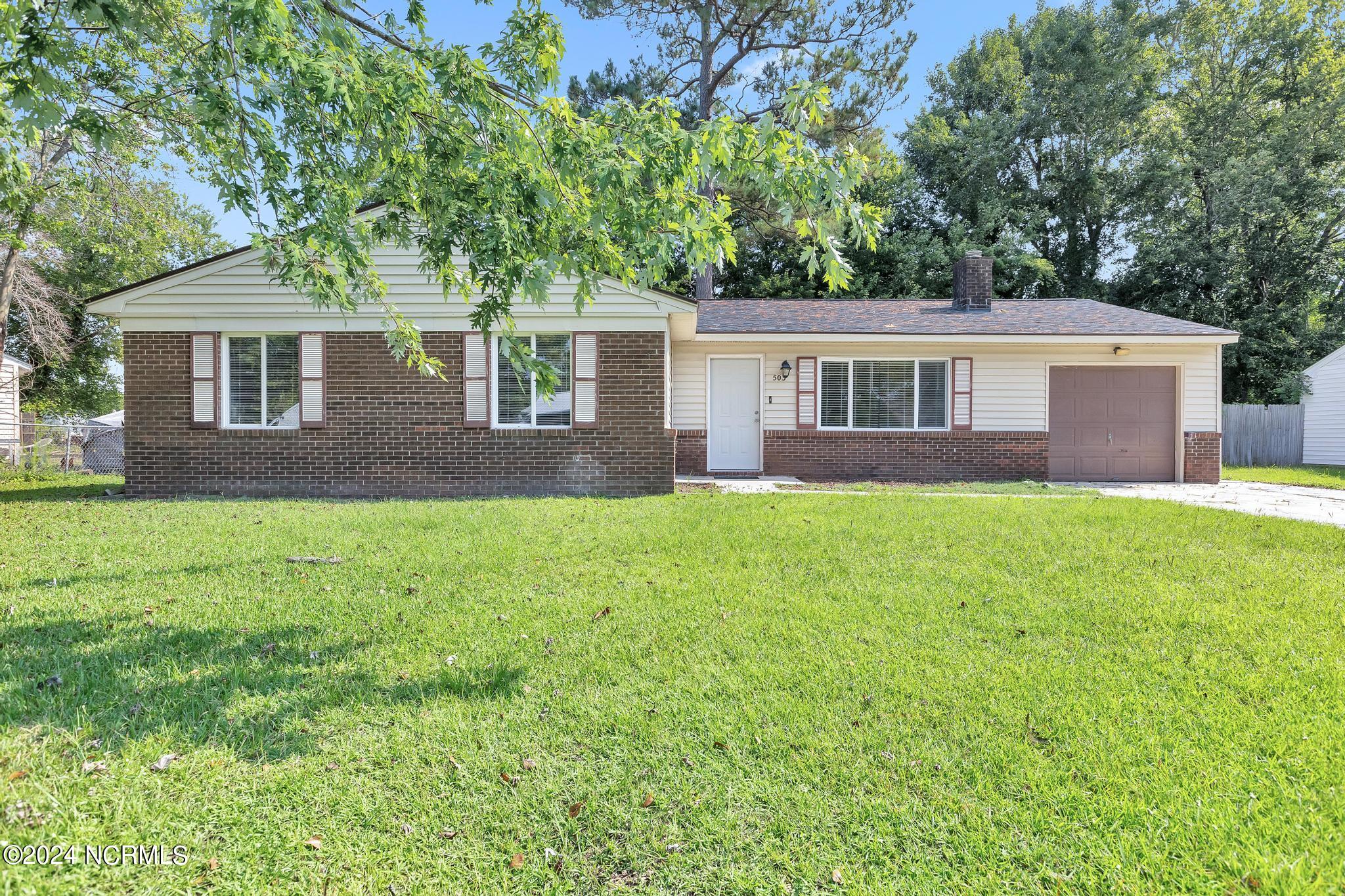 Sage Ct, Jacksonville, NC 28540