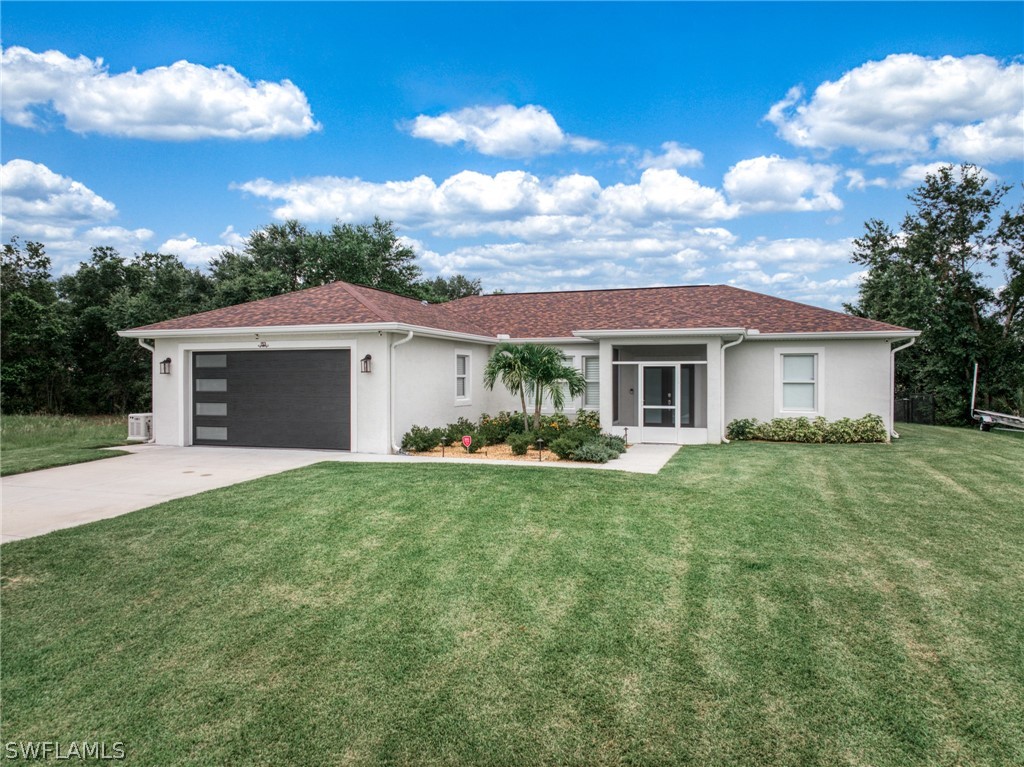 Bougainvillea St, Lake Placid, FL 33852