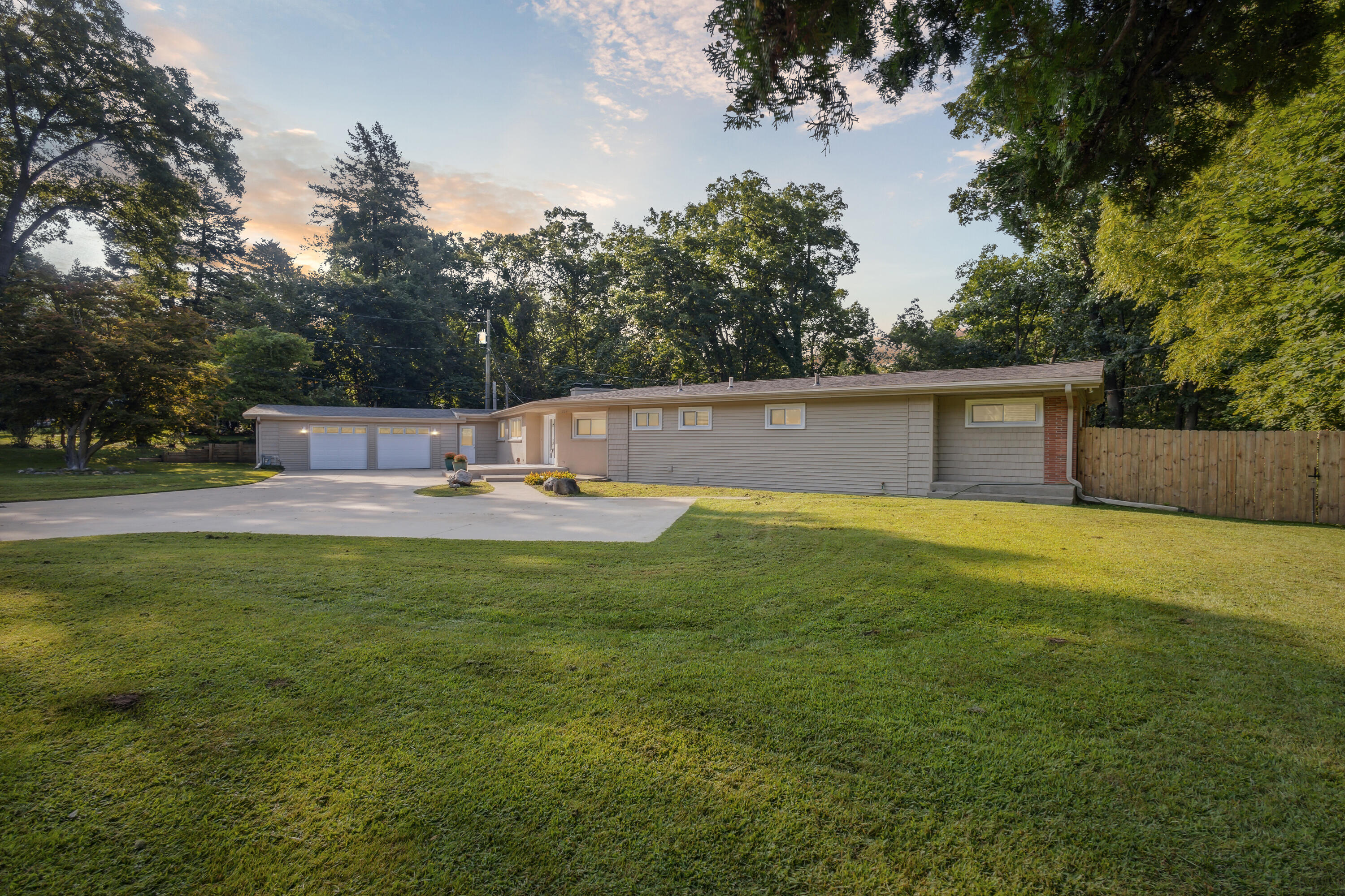 Wahwahtaysee Way, Battle Creek, MI 49015
